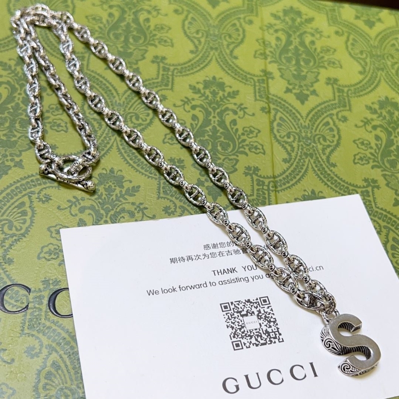 G*u*i necklaces